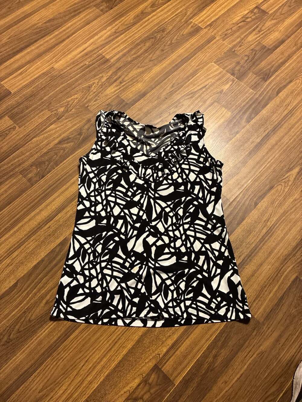 East 5th Women's Sleeveless V-Neck Abstract Print Tank Top